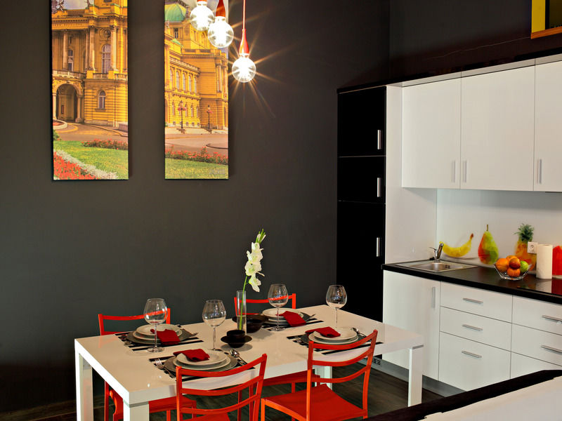 Court 5 Apartment ซาเกร็บ ภายนอก รูปภาพ